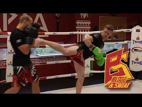 Видео: Удар ногой с разворота (уширо). Как бить, когда и как отрабатывать.