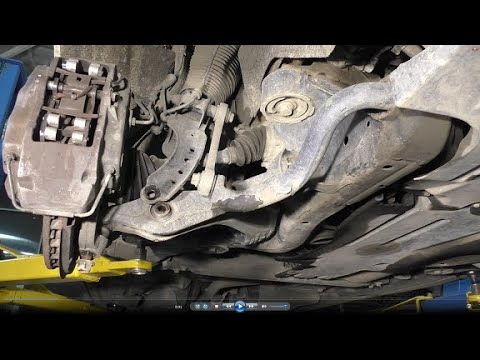 Видео: Замена сайлентблоков передних нижних рычагов на АУДИ Q7 2008 AUDI Q7 3,0 дизель