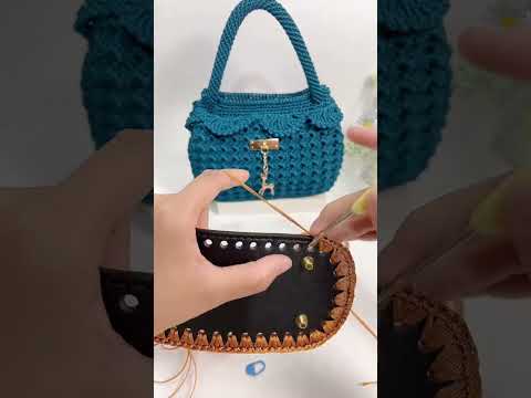 Видео: Урок 1 по вязанию крючком сумки с цветком в виде хвоста феникса #crochet #diy #bag