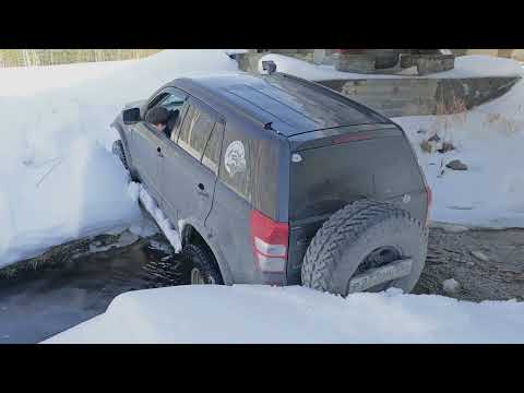 Видео: Пробиваемся через сугробы к озеру.