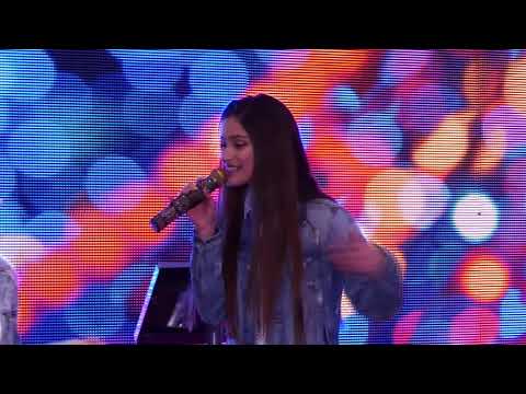 Видео: Дуэт Эмили и Тали Купер - Nothing holding