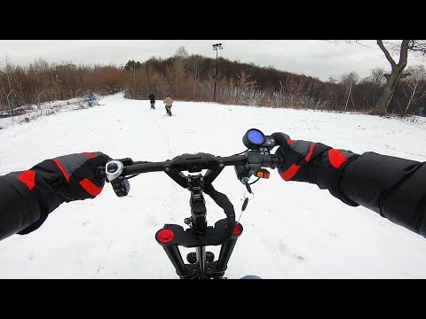 Видео: ЗИМНИЙ ТЕСТ-ДРАЙВ. Можно ли ездить по снегу? Электросамокат зимой.