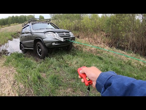 Видео: Электрическая лебёдка для автомобиля.Преодоление водной преграды с помощью электрической лебёдки.