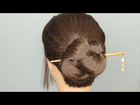 Видео: Простая и стильная прическа-пучок ✨
