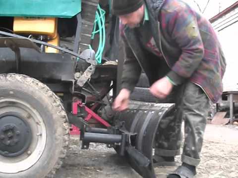 Видео: Отвал самодельный (обзор крепления к  минитрактору )