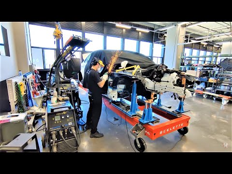 Видео: Замена стойки стойки Mercedes-Benz E53 AMG на стапеле Celette Sevenne с шаблонами