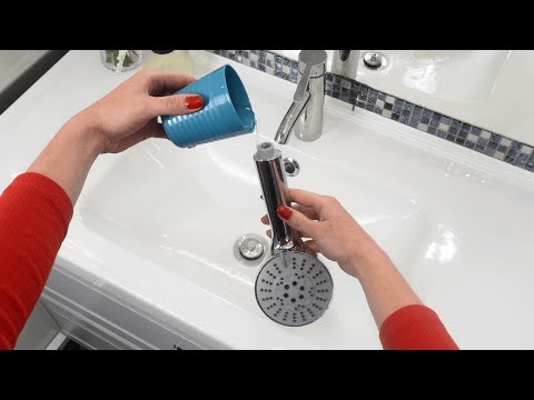 Видео: Налейте ЭТО в душевую лейку! БЫСТРО смывает всю известковый налёт и грязь!