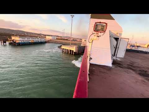 Видео: Азербайджан. Паром через Каспийское море в Казахстан. Очередь в порту .