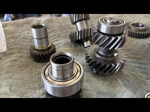Видео: Как установить шестерни раздаточной коробки Montero