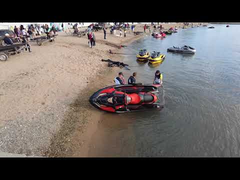 Видео: Летающая красивая ангел-русалка!  Геленджик флайборд Russia Gelendzhik flyboard angel