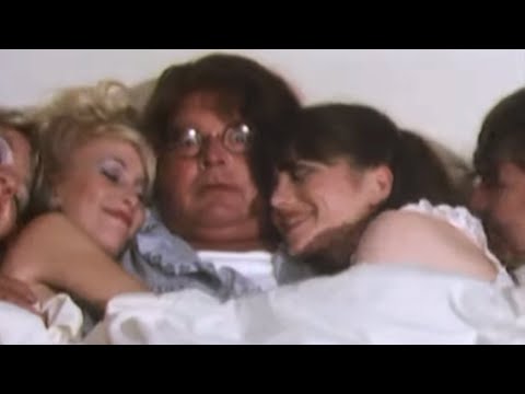 Видео: Бенни Хилл - В хорошем сопровождении