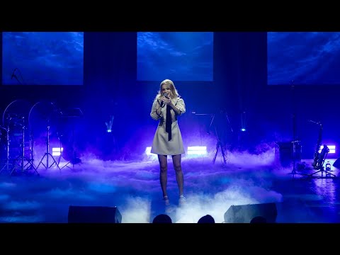 Видео: «Течет река Волга», Анна Доровская