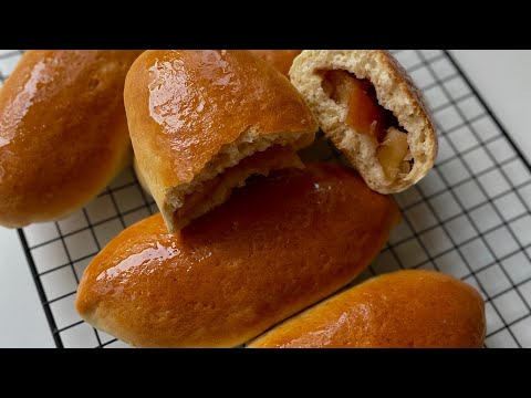 Видео: Пиріжки з яблуками: пухкі, соковиті й ароматні 