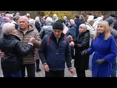 Видео: 10.11.24г. ЕСЛИ В СЕРДЦЕ ЖИВЁТ ЛЮБОВЬ...   Звучит на танцплощадке в Гомельском парке