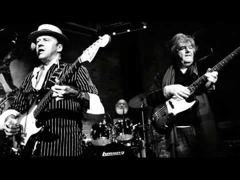 Видео: Алексей White Белов и группа "Удачное приобретение"