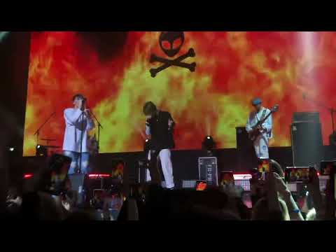 Видео: Космонавтов нет и Deepins  на концерте в Москве