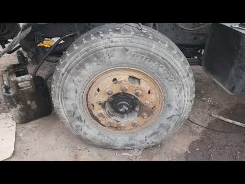 Видео: Бортжурнал МАЗ. Замена масла в ГУРе (гидроусилитель руля).