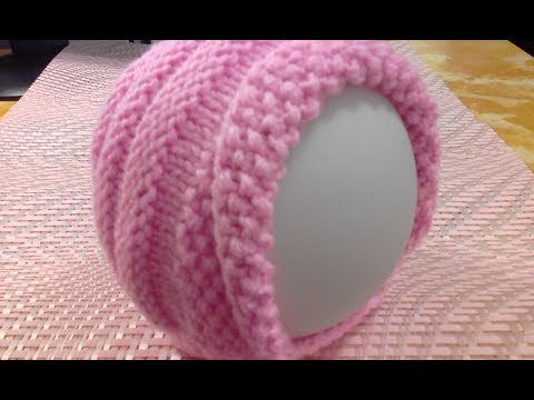 Видео: ЧЕПЧИК ( ШАПОЧКА)  ДЛЯ НОВОРОЖДЕННОГО СПИЦАМИ. МАСТЕР КЛАСС. ОЧЕНЬ ПРОСТО.