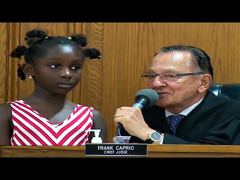 Видео: Узнав, что девочка голодна, судья принял шокирующее решение!