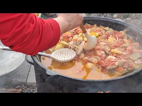 Видео: УЖИН  а суп на костре Повар Приготовила, Вкуснотищаааа - Умеет !!! Все в восторге от этого Обеда 😆