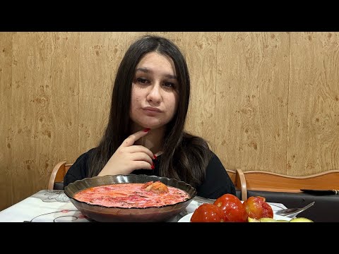 Видео: Мукбанг) Борщ , маринованные помидоры, малосольные огурцы ! Хочу ли  я детей? 😊