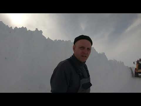 Видео: Трактор кировец. Пришла весна. С трудом  пробиваюсь к скважинам.