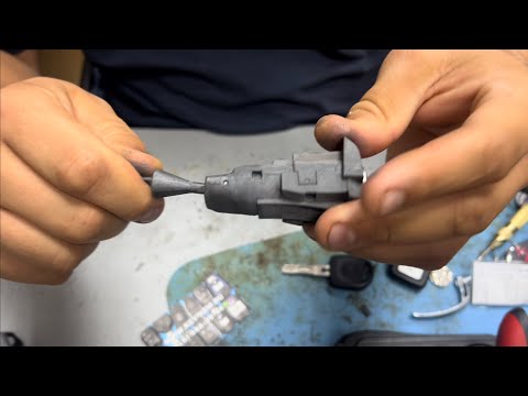 Видео: Ремонт личинки двери VW Amarok