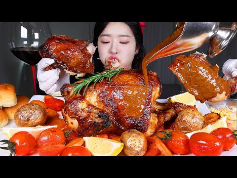 Видео: ASMR MUKBANG | Жареная домашняя курица целиком 🍗 Курица с маслом, карри, хлеб, красное вино 🍷