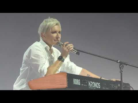 Видео: Диана Арбенина. Ночные Снайперы - Редкая Птица (31.03.2022 Ледовый, Питер)