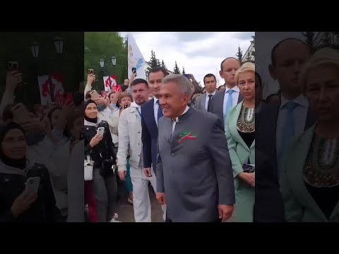 Видео: Ильсия Бадретдинова - первая женщина за 38 лет в истории Татарстана, возглавившая парад гармонистов