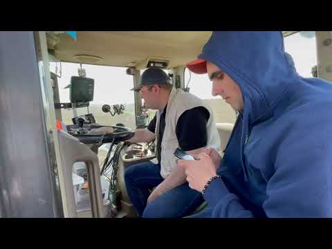 Видео: Як працює сівалка John Deere з системами Precision Planting?