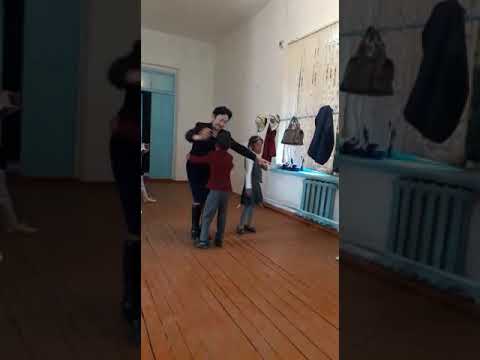 Видео: Тугол Сай айылы . Сейдалы Медетов Орто мектеби эн мыкты эжей.