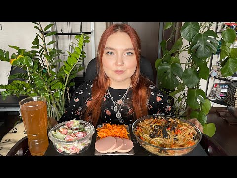 Видео: МУКБАНГ | Фунчоза с древесными грибами, салат, колбаса | Mukbang | Funchose, sausage, salad | Vegan