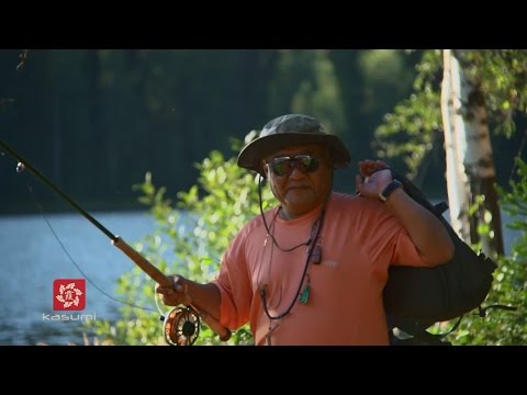 Видео: Ножевой мастер Кику Мацуда (Kikuo Matsuda) на рыбалке в Сибири