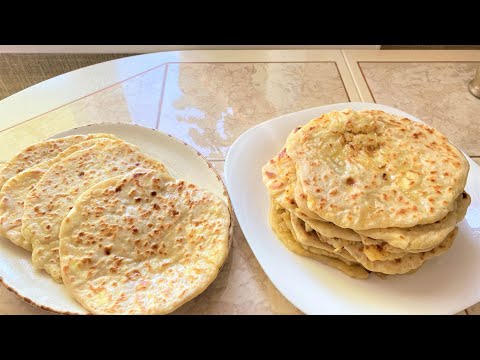 Видео: На сухой сковороде классные лепешки с начинкой. Вкусно, легко и просто.