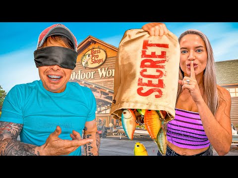 Видео: Моя жена покупает мне приманки! — Рыболовный челлендж Bass Pro Shops за 100 долларов