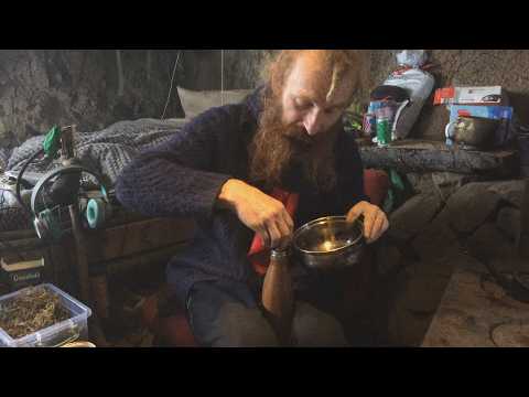 Видео: Отшельник лечится от простуды