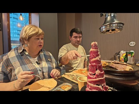 Видео: Ужин в необычном  Китайском кафе где нужно готовить самим.