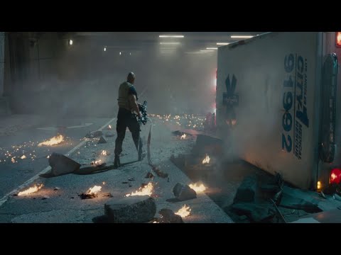 Видео: Форсаж 7 2015 .(Брайан пробирается к ретранслятору.Хоббс приезжает на подмогу)