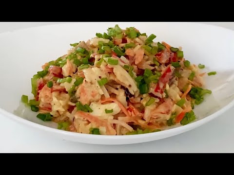 Видео: Нова версія салату з крабових паличок.Ми його обожнюємо!#БабусиніРецепти#салатзкрабовихпаличок#салат