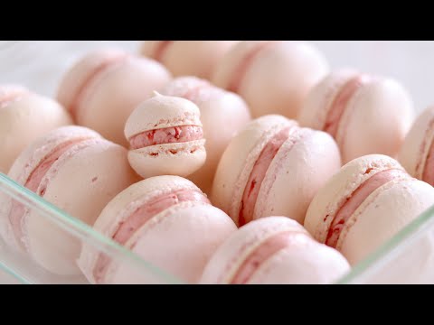 Видео: Клубничные макаронс: Приготовление масляного крема с домашним компотом: Настоящее клубничное молоко