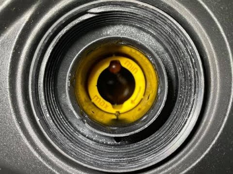 Видео: Проверка и заливка уровня охлаждающей жидкости и антифриза. Porsche 911 Carrera S 991.2 C2S. Техн...