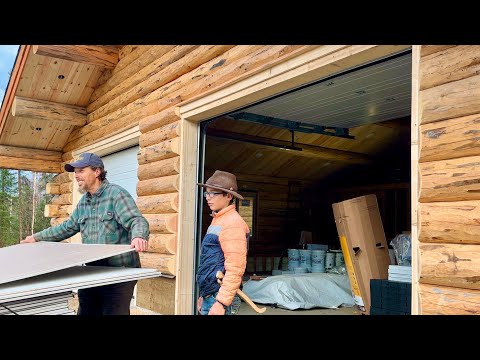 Видео: Мы будем жить в бревенчатом гараже!