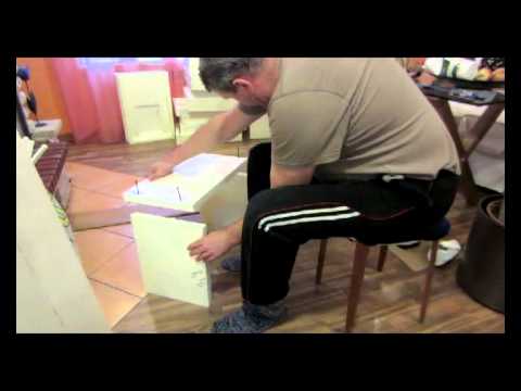 Видео: Улей из пенополистирола в домашних условиях - Латвия.