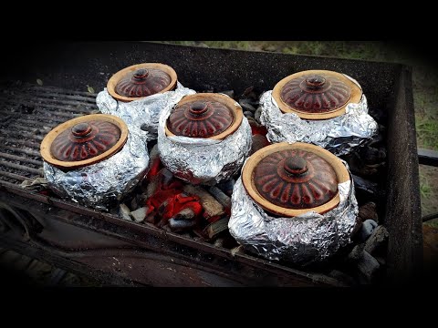 Видео: Потрясающее Жаркое в Горшочках на Углях.