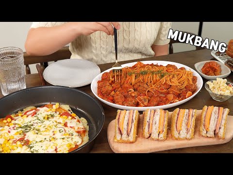 Видео: Готовка Mukbang :) домашняя паста с фрикадельками, бутерброд с ветчиной и сыром, картофельная пицца.