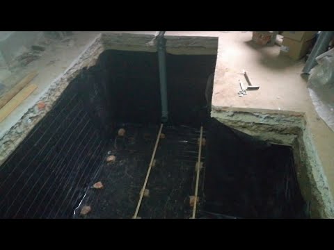 Видео: Стройка смотровой ямы 2. Пол, гидроизоляция, вентиляция.