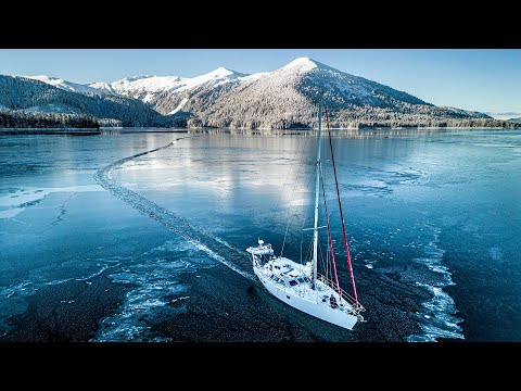 Видео: Пробиваемся сквозь ЛЕД! Экстремальный холод и снегопад.