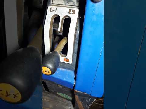 Видео: Японский трактор Iseki tu 225. Обзор японского трактора.