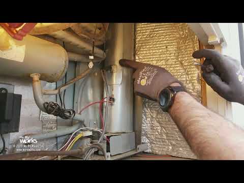 Видео: Как диагностировать и заменить нагревательный элемент холодильника для автодома